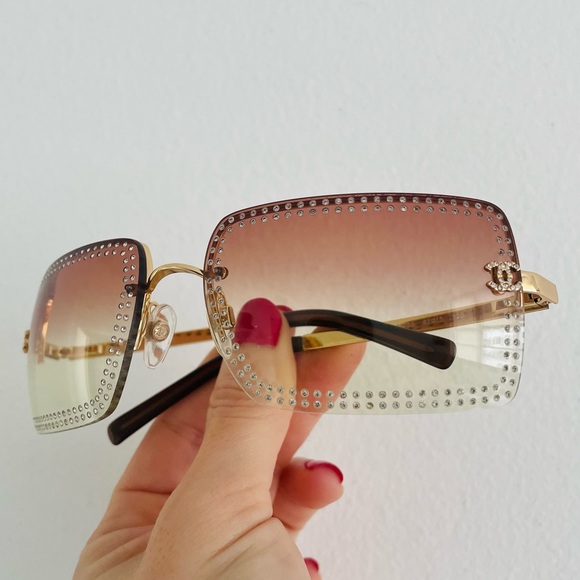 RARE ✨𝑪𝑯𝑨𝑵𝑬𝑳 VINTAGE SUNGLASSES ALL SWAROVSKI CRYSTALS - Picture 2 of 13